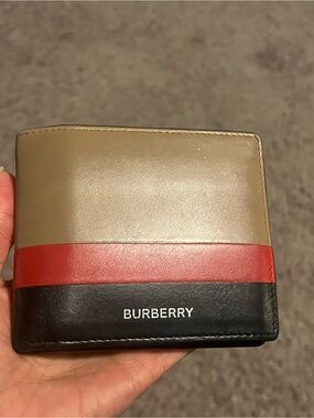 Men’s Burberry bifold wallet